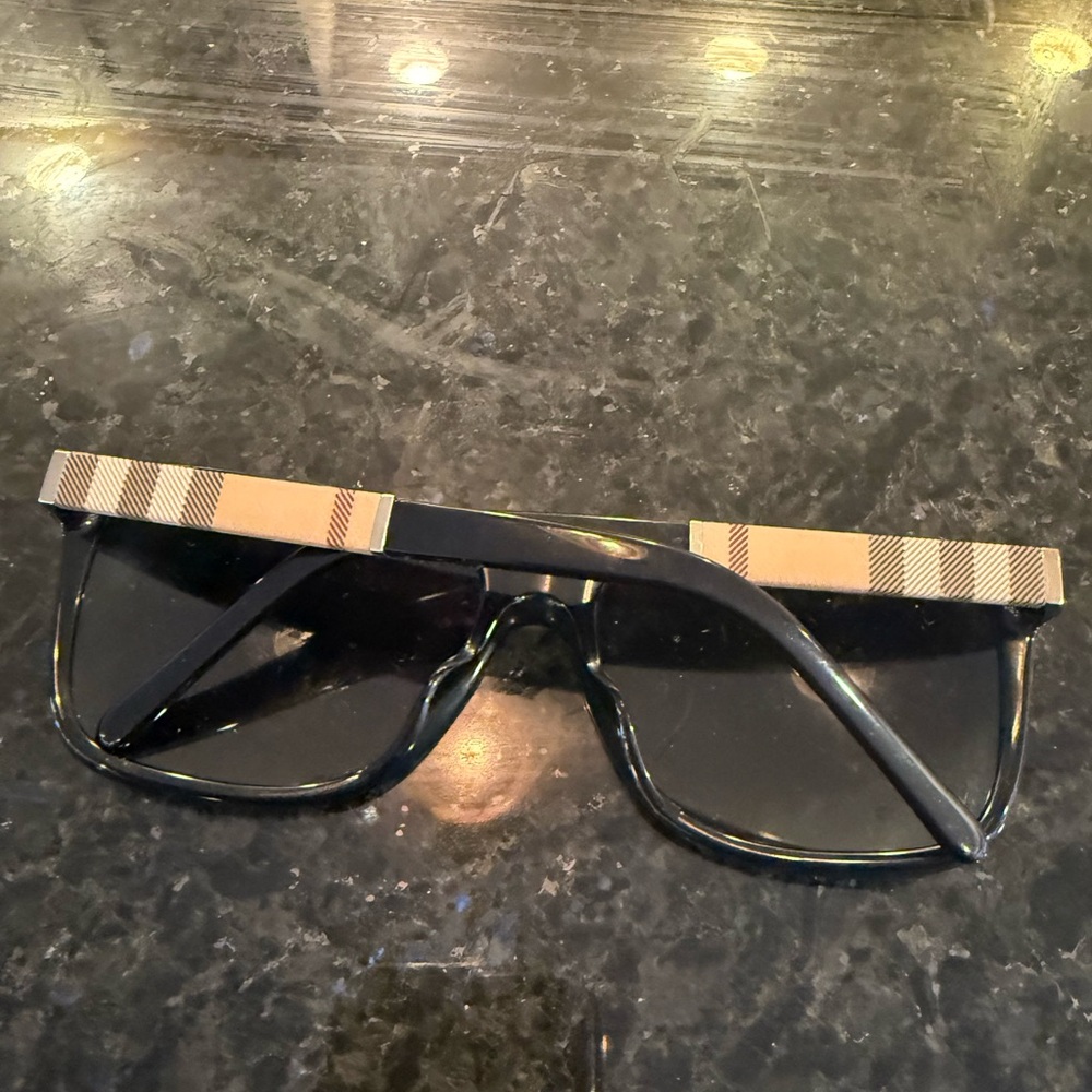Burberry sunglasses - like New